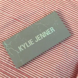 Kylie Jenner Cosmetics Stormi “eye of the storm”